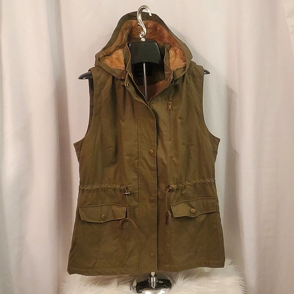 Vest - Picture 2 of 6